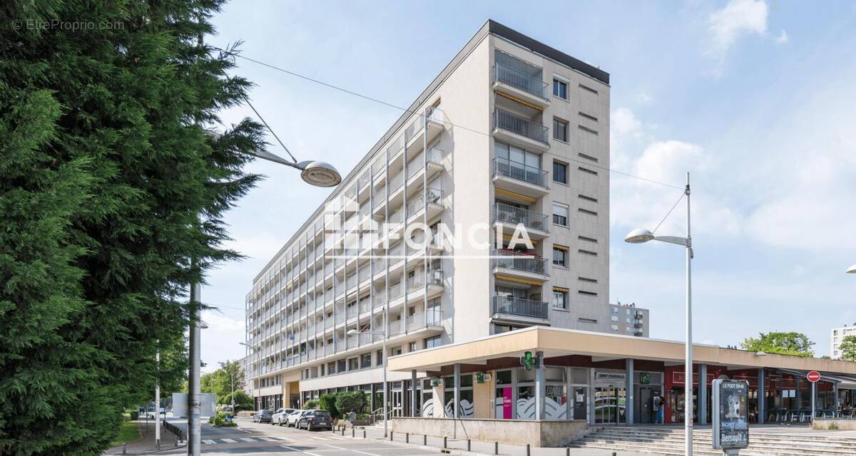 Appartement à MONT-SAINT-AIGNAN