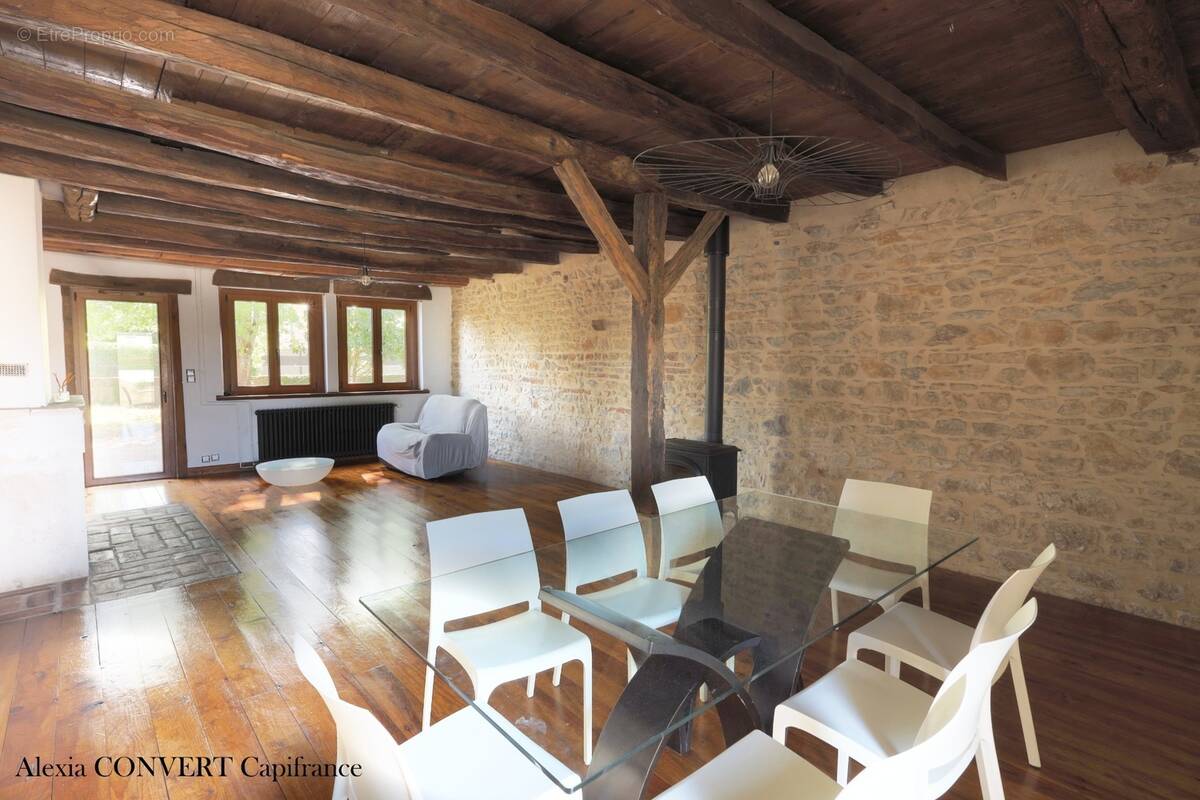 Ferme Rénovée à vendre 6 pièces 249m² SAINT DENIS LES BOURG (01) - photo 1