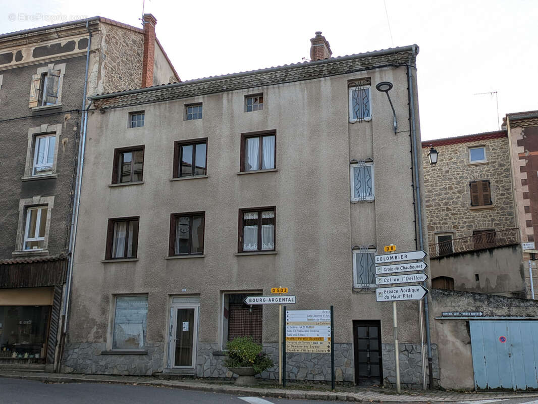 Appartement à SAINT-JULIEN-MOLIN-MOLETTE