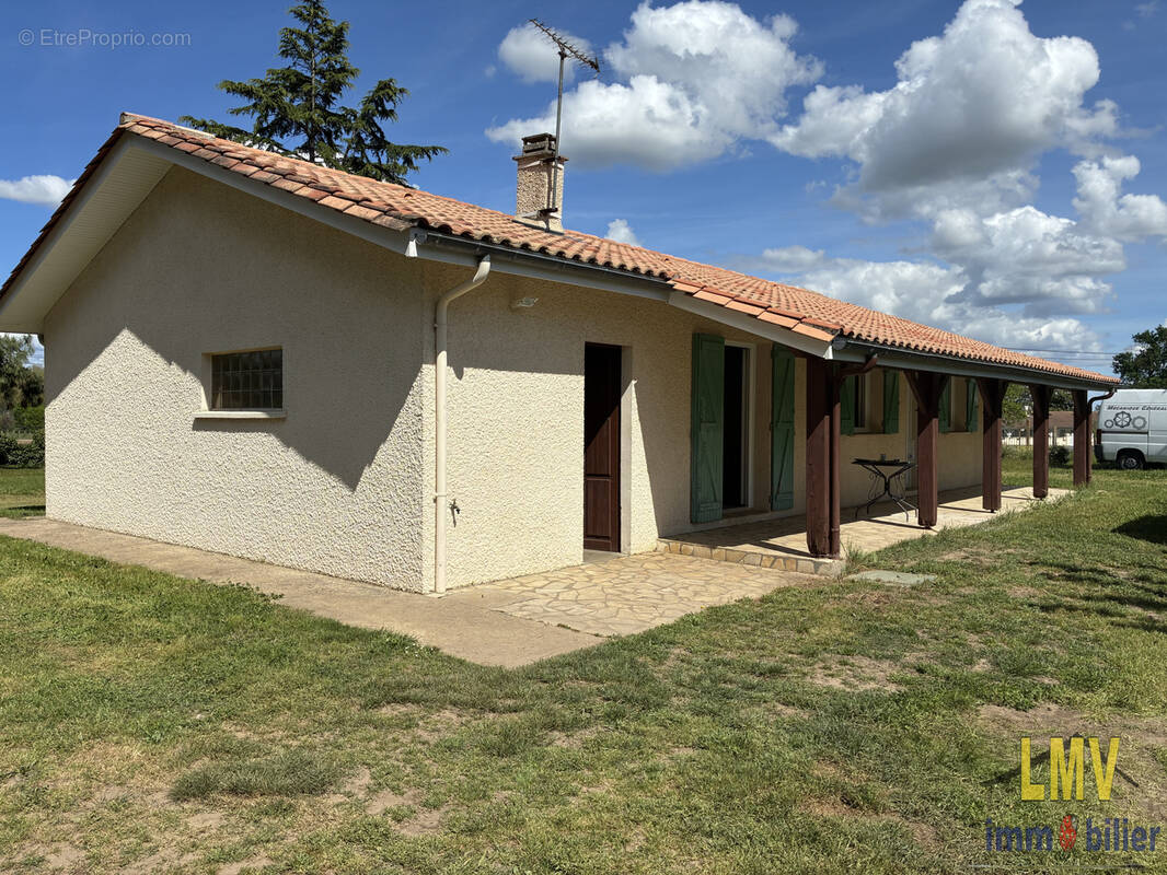 Maison à MOULIETS-ET-VILLEMARTIN