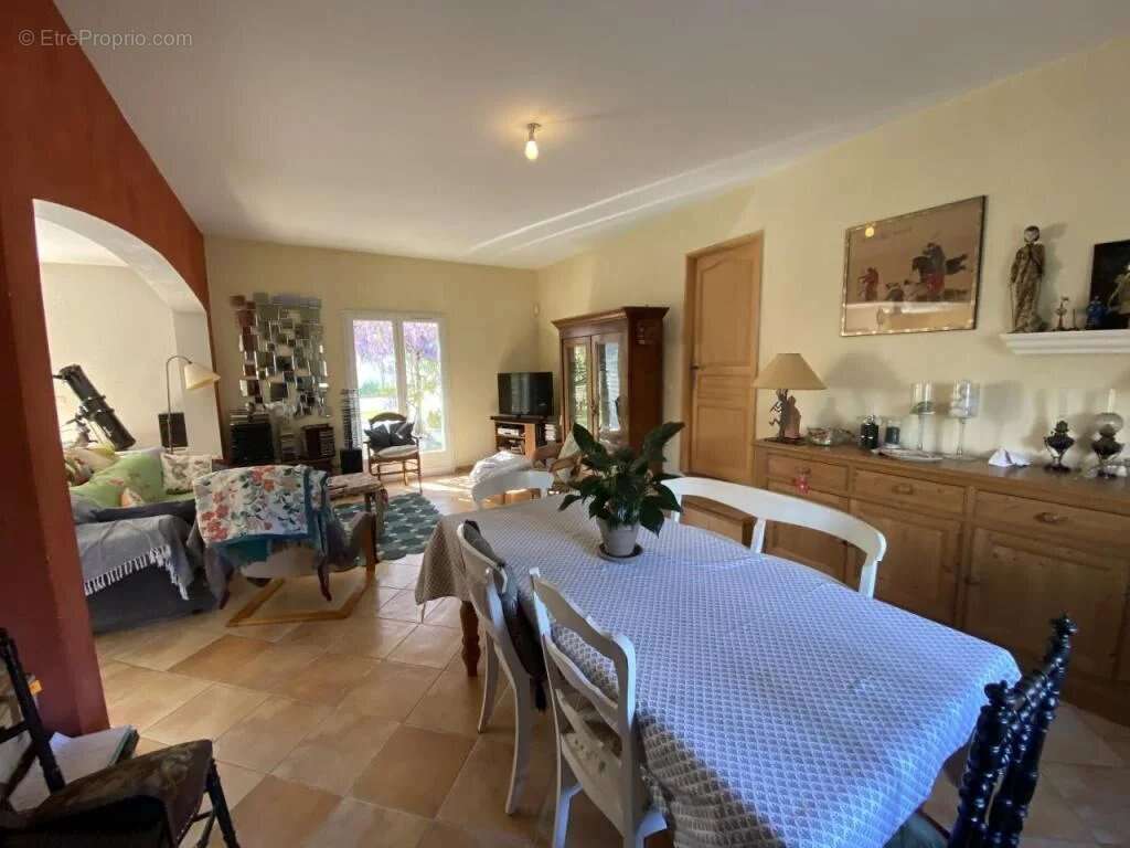 Maison à SAINT-MAXIMIN-LA-SAINTE-BAUME