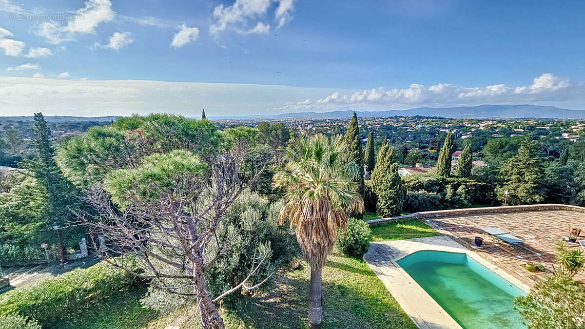 Maison à FREJUS