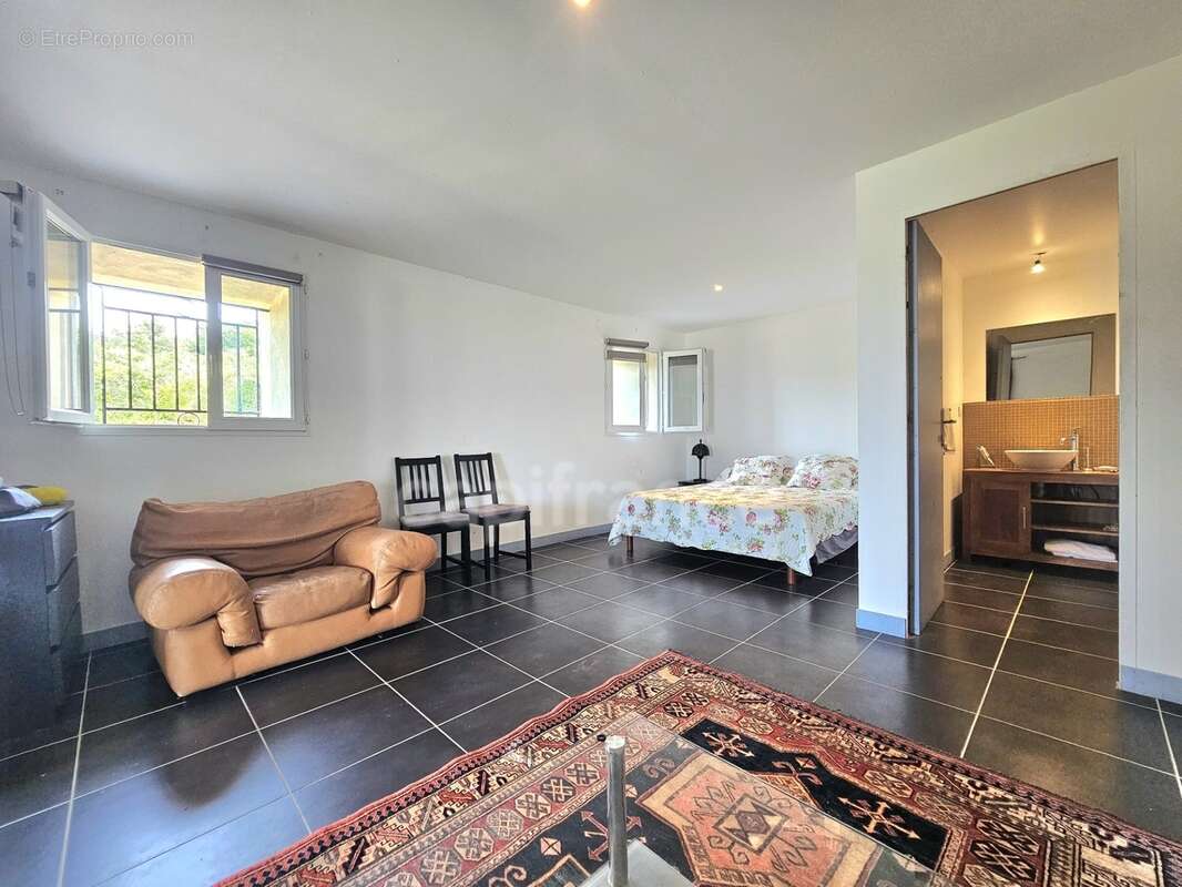 Ensemble immobilier de 368 m2 divisé en 3 habitations, piscine, terrain 1683 m2 à VESCOVATO (Haute Corse) - photo 26