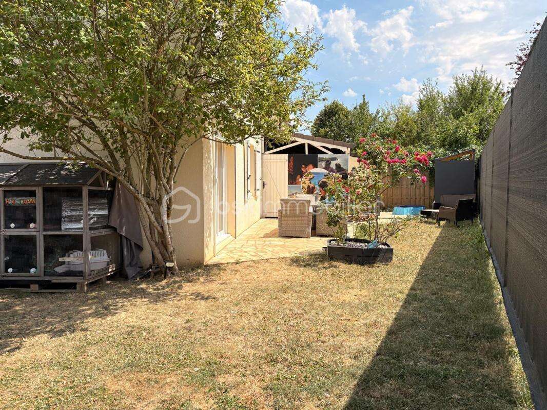 Maison 102 m² à Savigny-Le-Temple  - photo 13