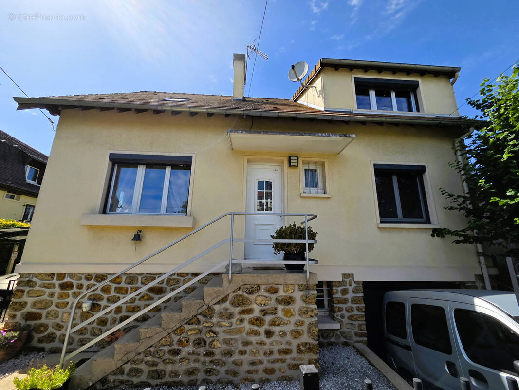 Maison à SAVIGNY-SUR-ORGE