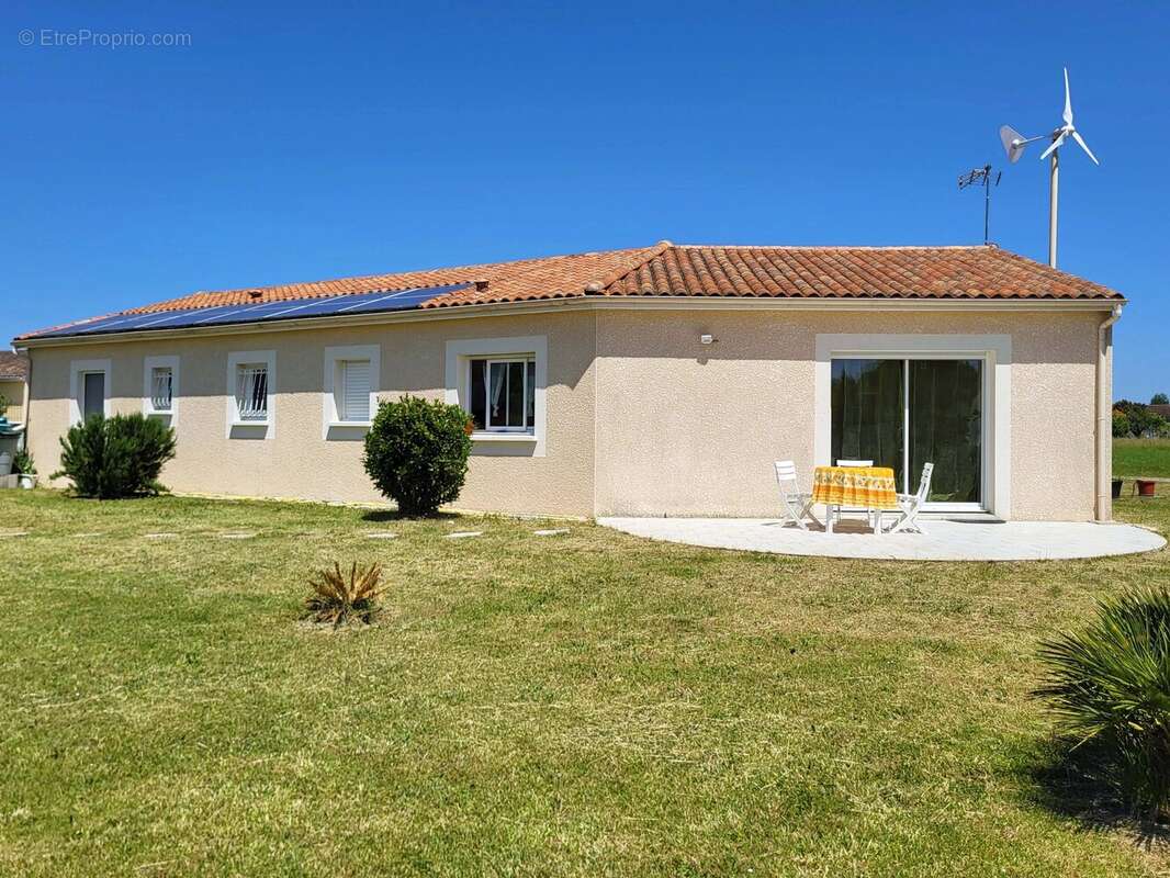 Une maison moderne de 3 chambres, économe en énergie, avec un grand jardin, à proximité de Jarnac - photo 2