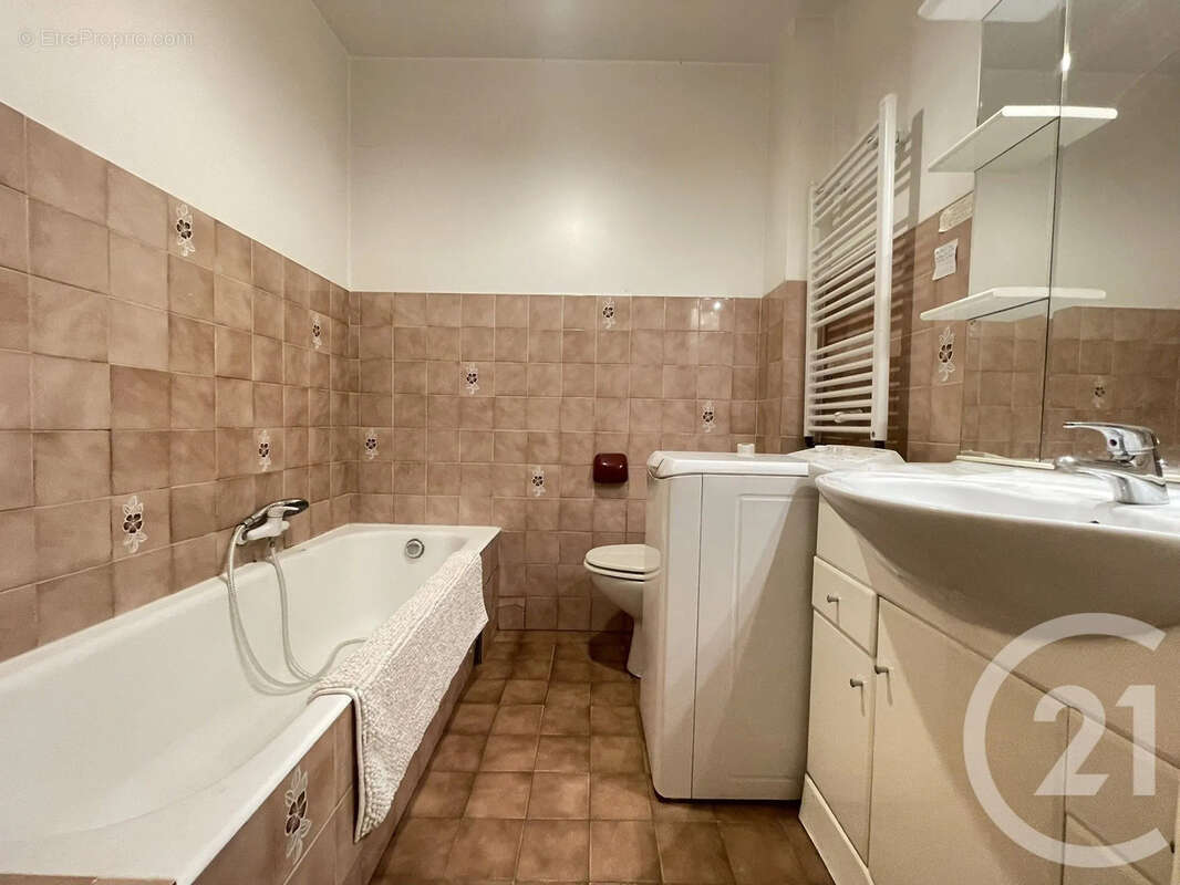 Appartement à SAINT-LAURENT-DU-VAR