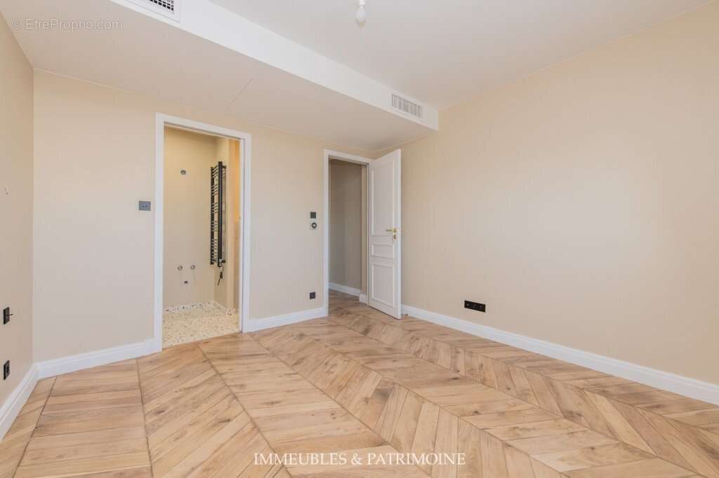 Appartement à PARIS-8E