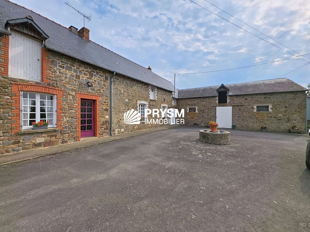 Maison à COMBOURG