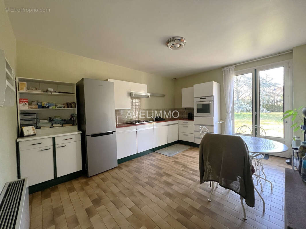 Maison à LA QUEUE-LES-YVELINES