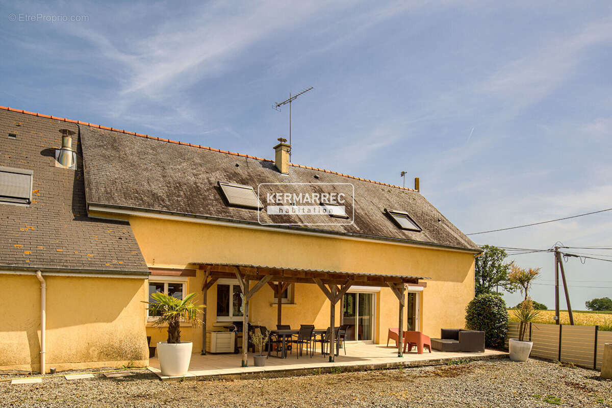 Maison à ARGENTRE-DU-PLESSIS