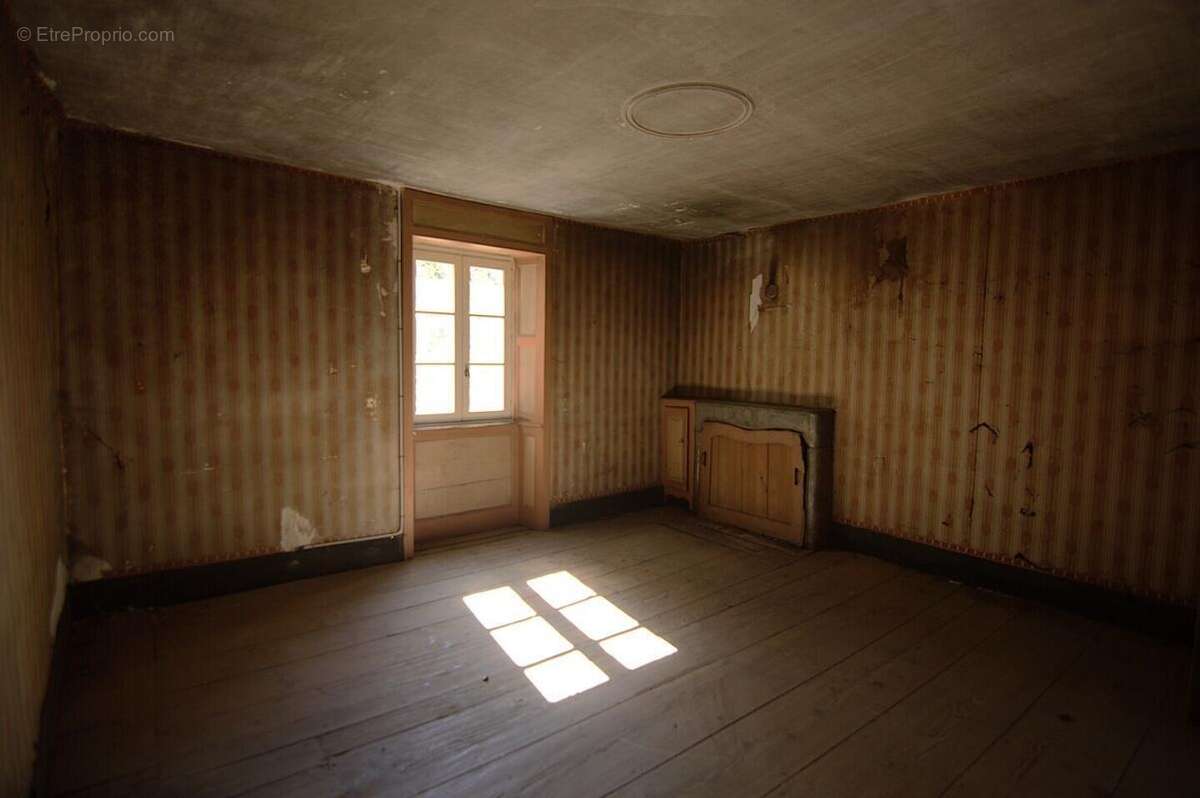 Maison en pierre à rénover,  dépendance, cave voûtée - photo 14