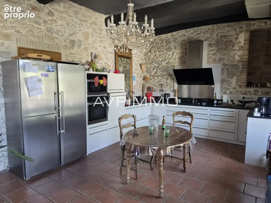 Le castellet   propriété de maître de 420 m2 avec terrain constructible, un bien rare à fort potentiel - photo 8