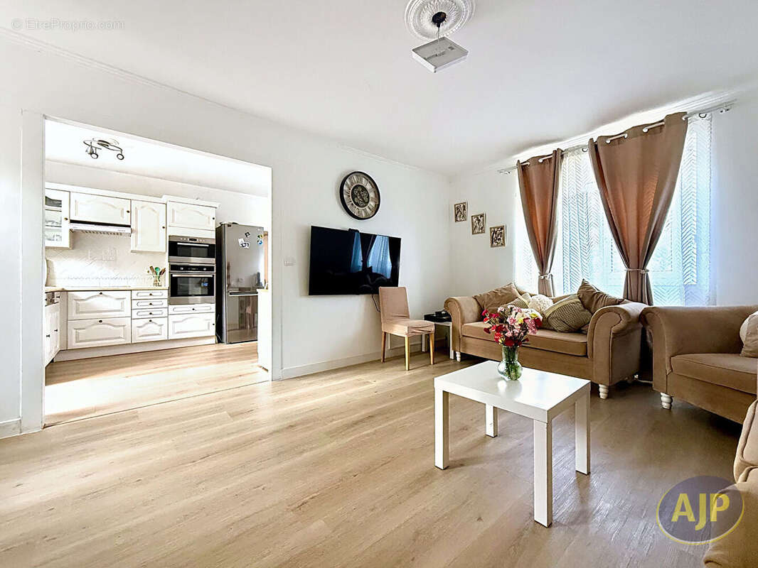 Maison Sainte Pazanne 74 m2 + grand garage - photo 3