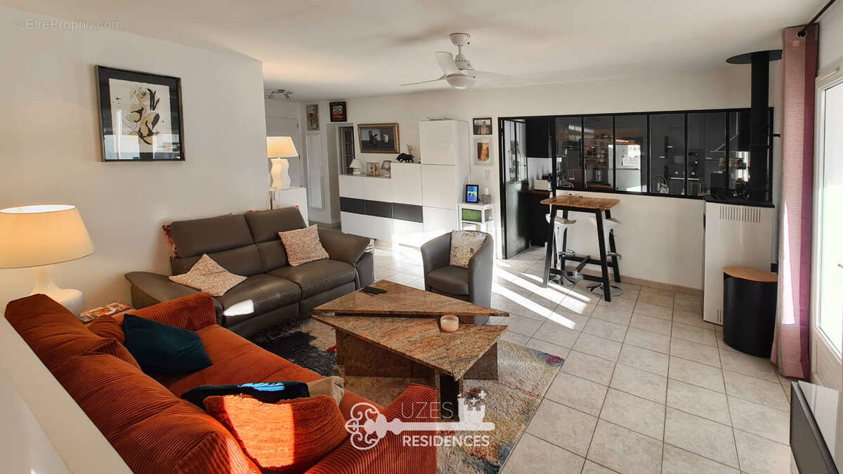 Maison à MONTAREN-ET-SAINT-MEDIERS