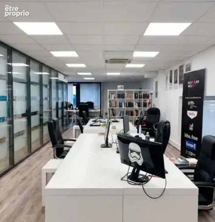 A vendre Bureaux de 236 m² au Pont de St Cloud - photo 4