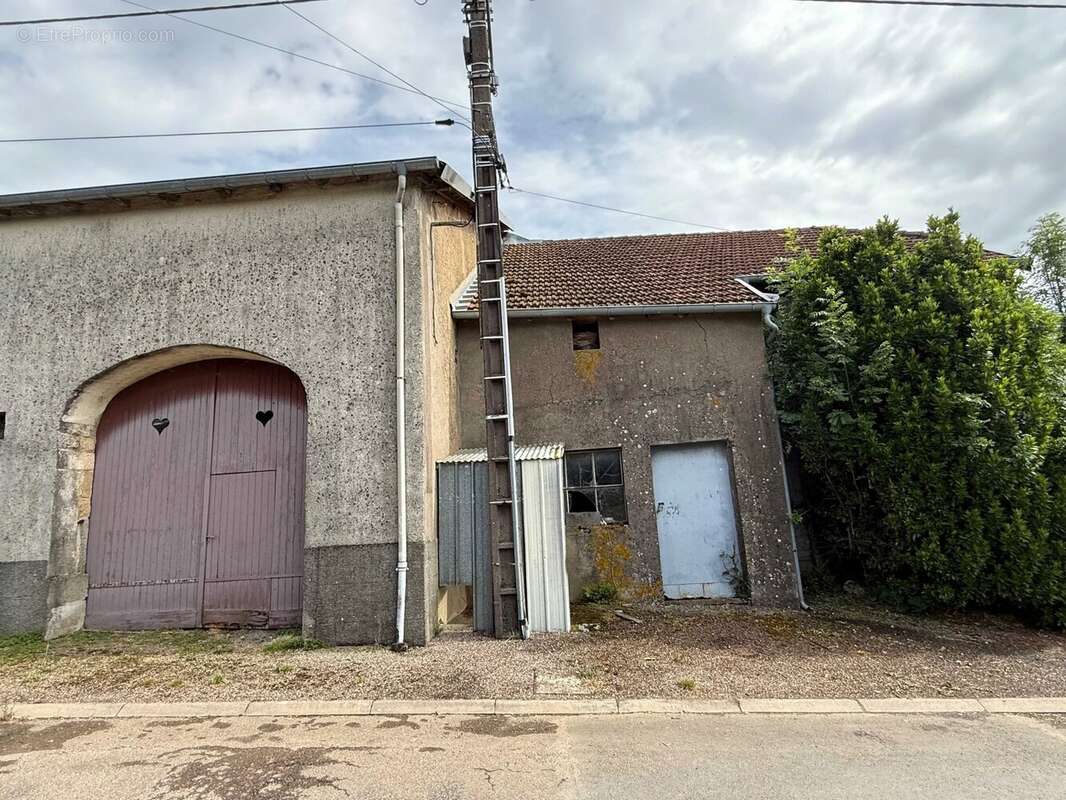 Grande ferme villageoise double indépendante à rénover – deux maisons, nombreuses dépendances, presque 1 hectare - photo 41