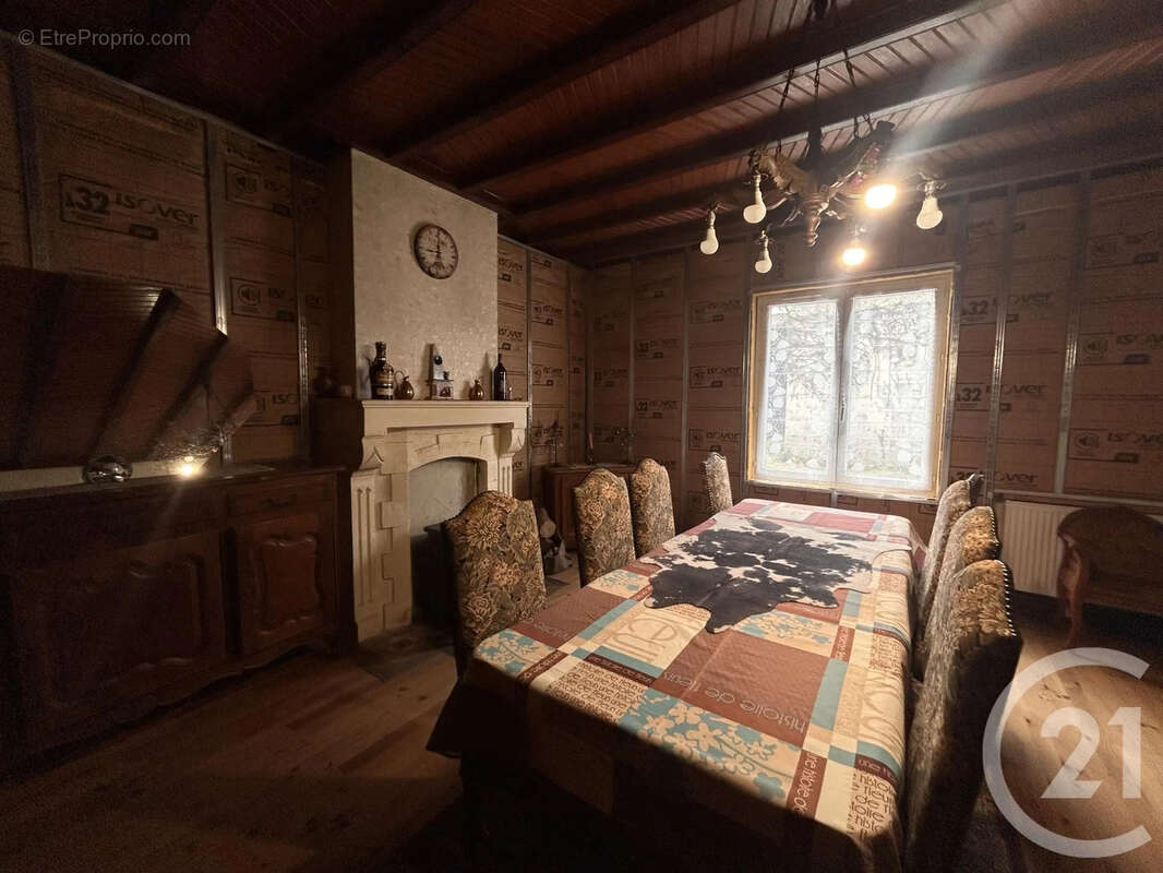 Maison à LES PEINTURES