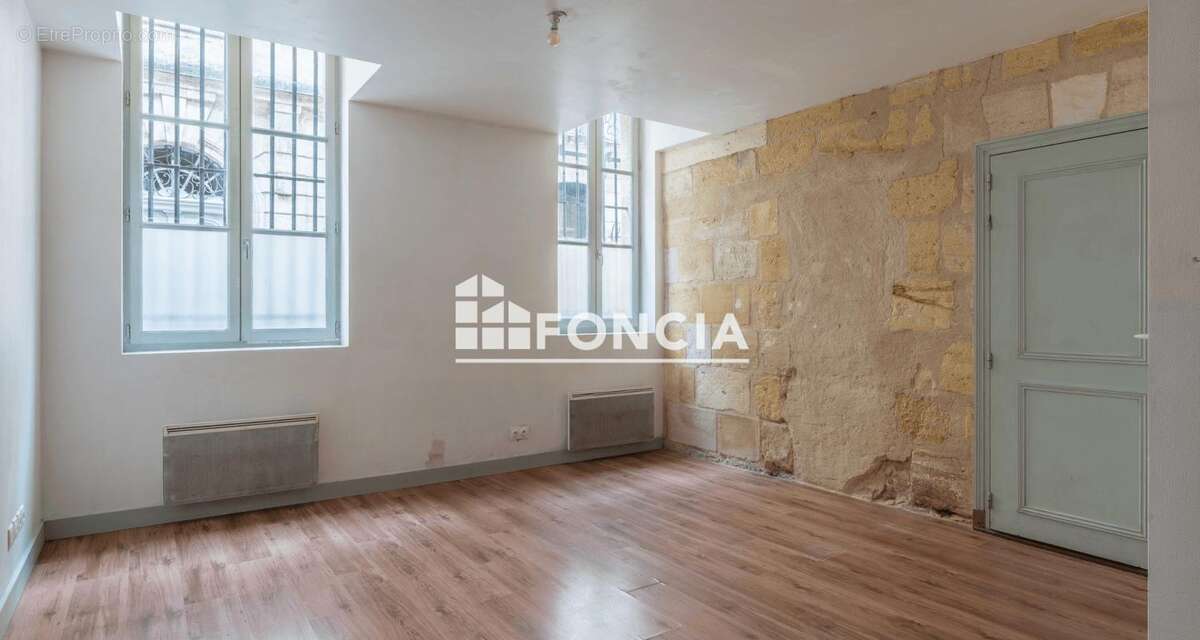 - BORDEAUX STE CROIX - T3 entièrement rénové dans un immeuble pierre - photo 2