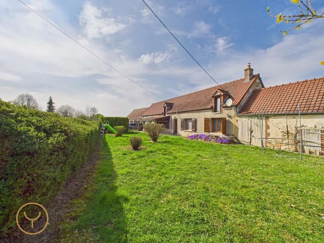 Maison à MARIGNY-LE-CHATEL