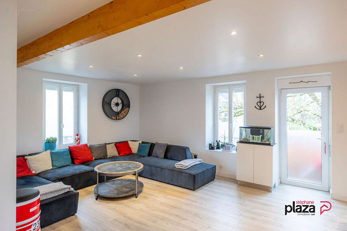 Commerce à LA BREOLE