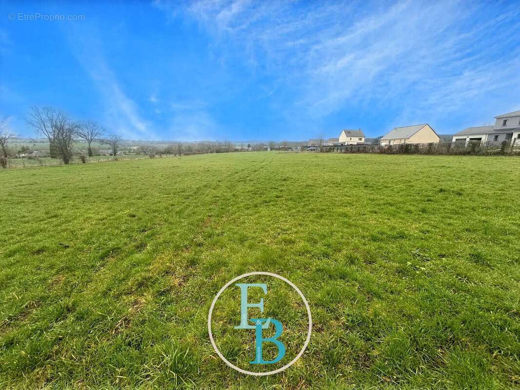 Terrain à THURY-HARCOURT