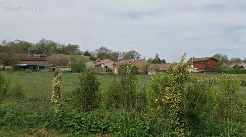 Terrain à LEZAT-SUR-LEZE