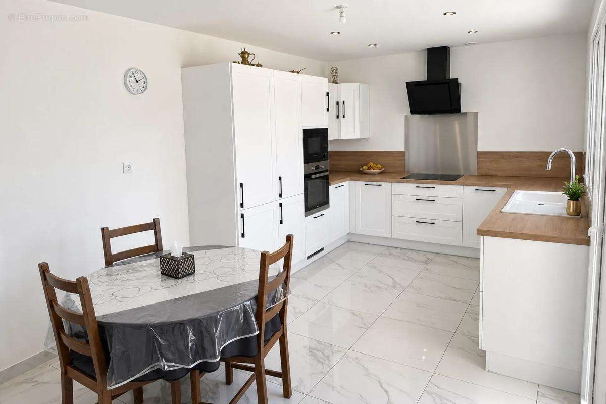 Aussonne - Maison contemporaine 6 pièces de 159 m² - photo 6