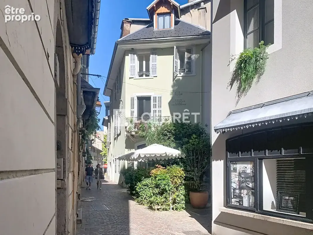 Chambéry historique t2 de caractère  charme des poutres et volumes sous toit - photo 1