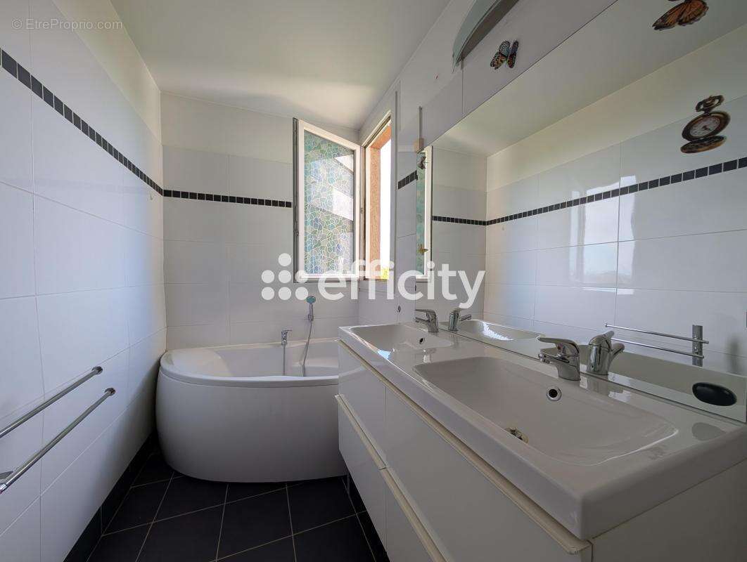 Appartement à ENGHIEN-LES-BAINS
