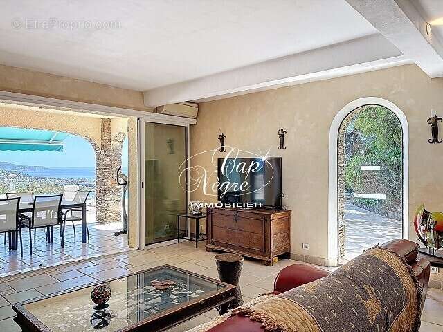 Propriété provençale vue mer au coeur de la nature à vendre à cavalaire sur mer - golfe de saint tropez - photo 11