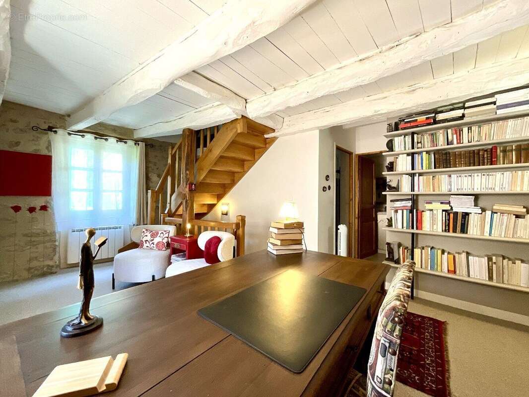 Maison de bourg + jardin + dépendance - photo 14