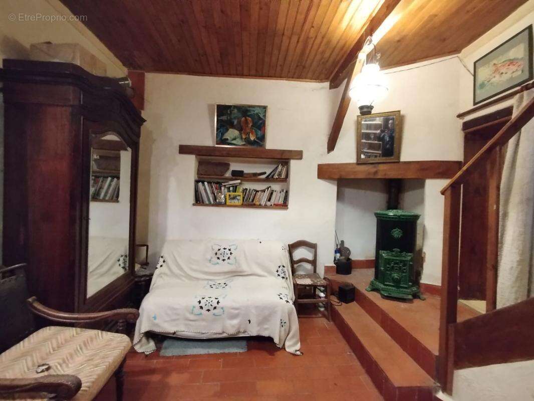 Maison à PUYLAROQUE