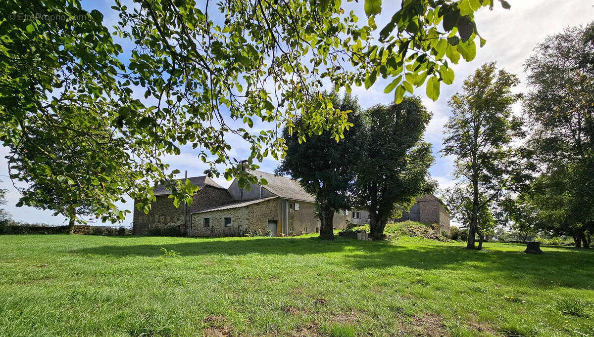 Maison à CALMONT
