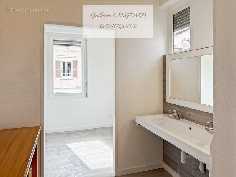 À vendre Oyonnax Centre (01100) – Demeure bourgeoise de caractère - 124 m2 - 250 m2 de terrain - photo 9