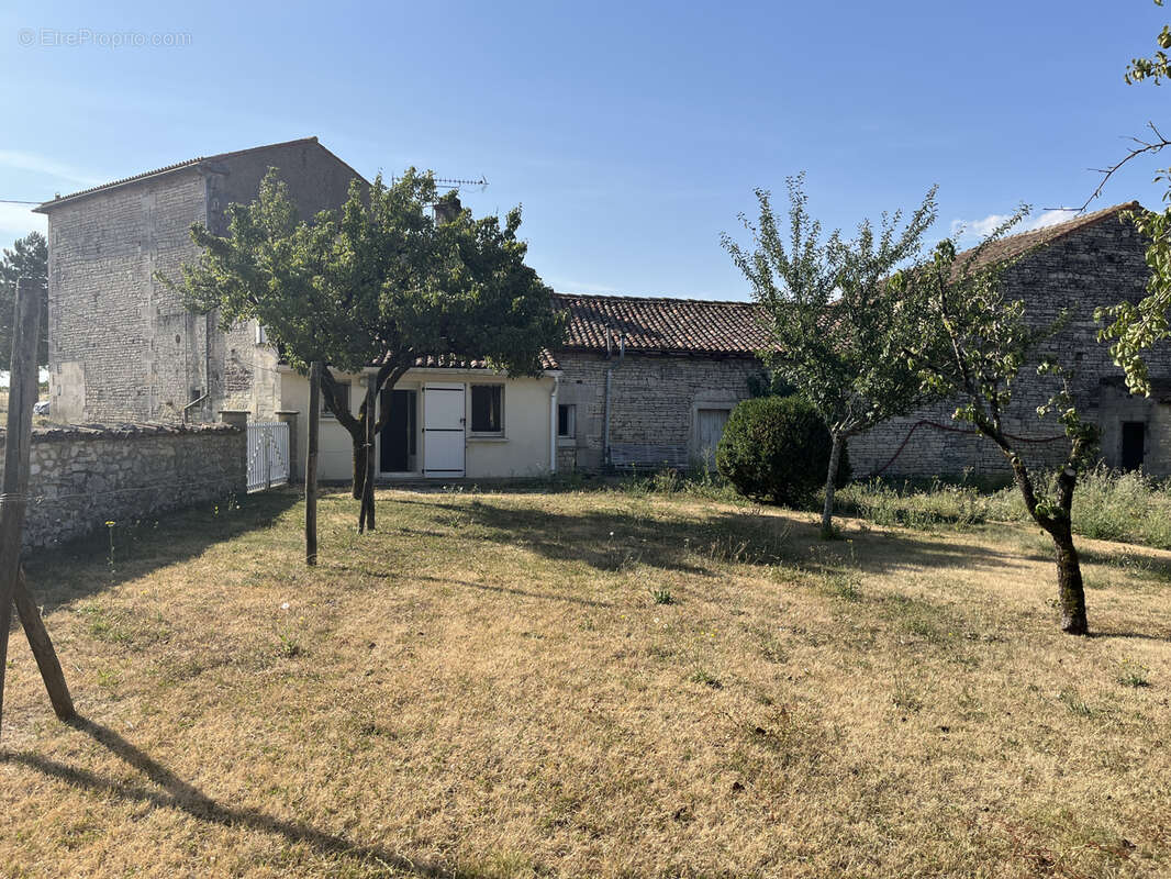 Maison à HIERSAC