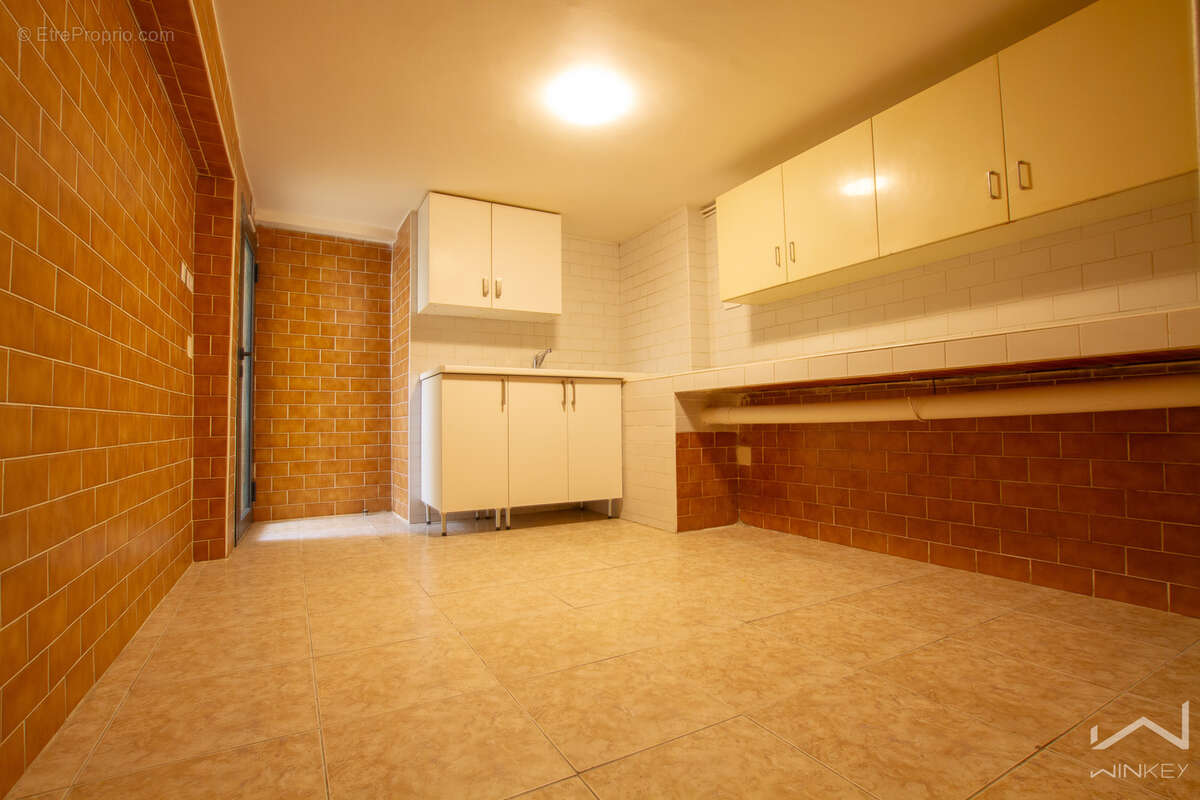 Maison en très bon état en centre ville de villeneuve-le-roi - photo 15