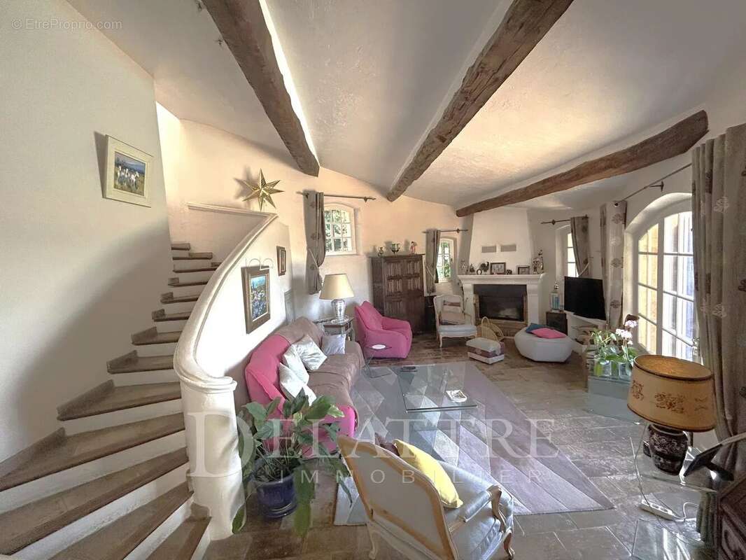 Maison à CHATEAUNEUF-GRASSE