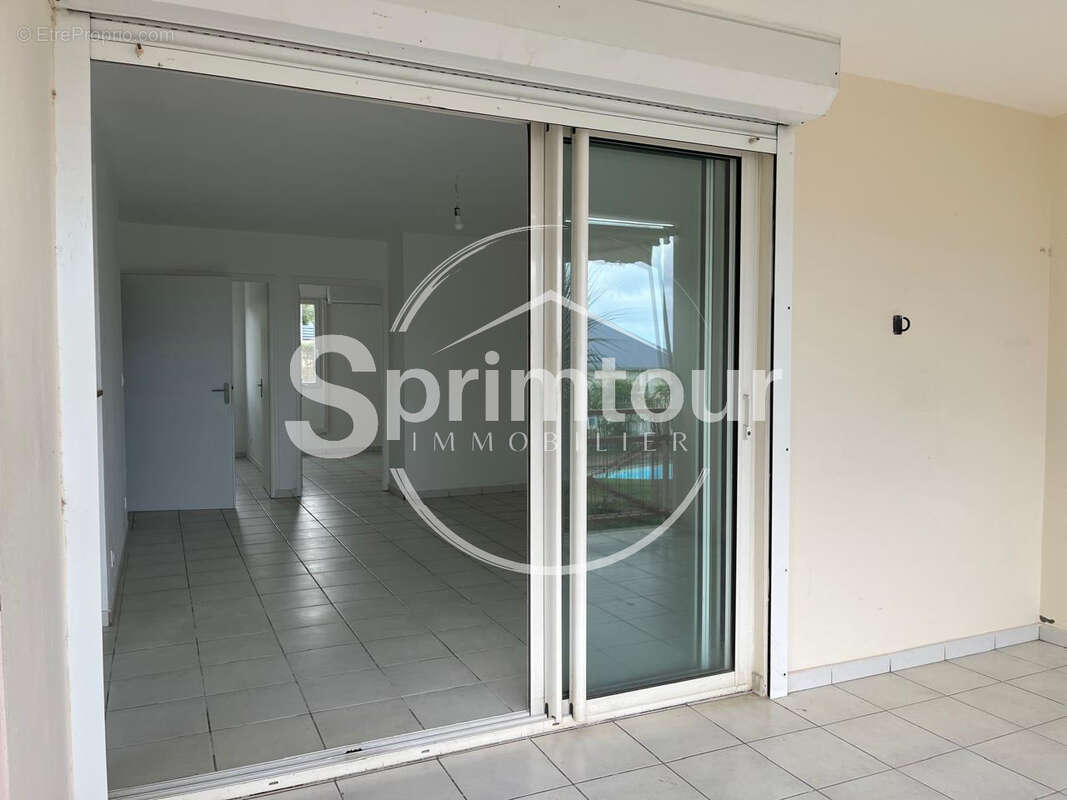 SAINT-CLAUDE - Appartement T3 rénové avec terrasse dans une résidence sécurisée avec piscine - photo 21