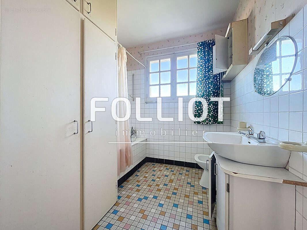 A vendre - Maison de bourg Gavray - photo 7