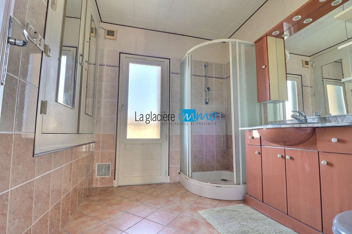 Maison avec terrasse_ - Maison à CLERMONT-FERRAND