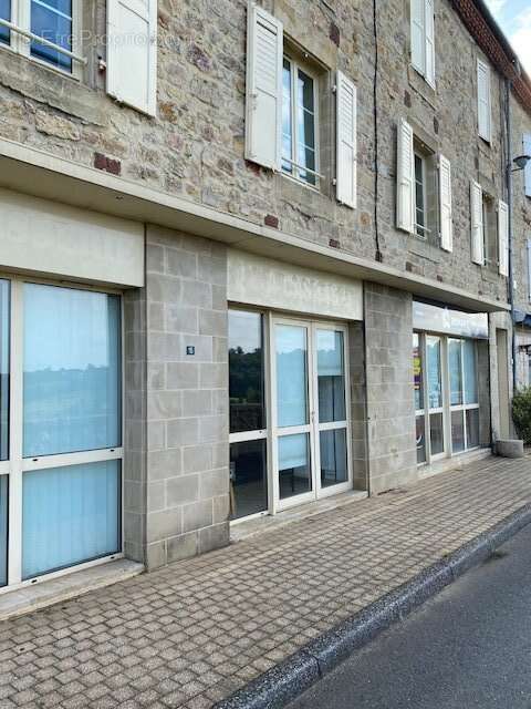 Bel Immeuble de Rapport au coeur du village d'Ayen Corrèze 4 locations - photo 4