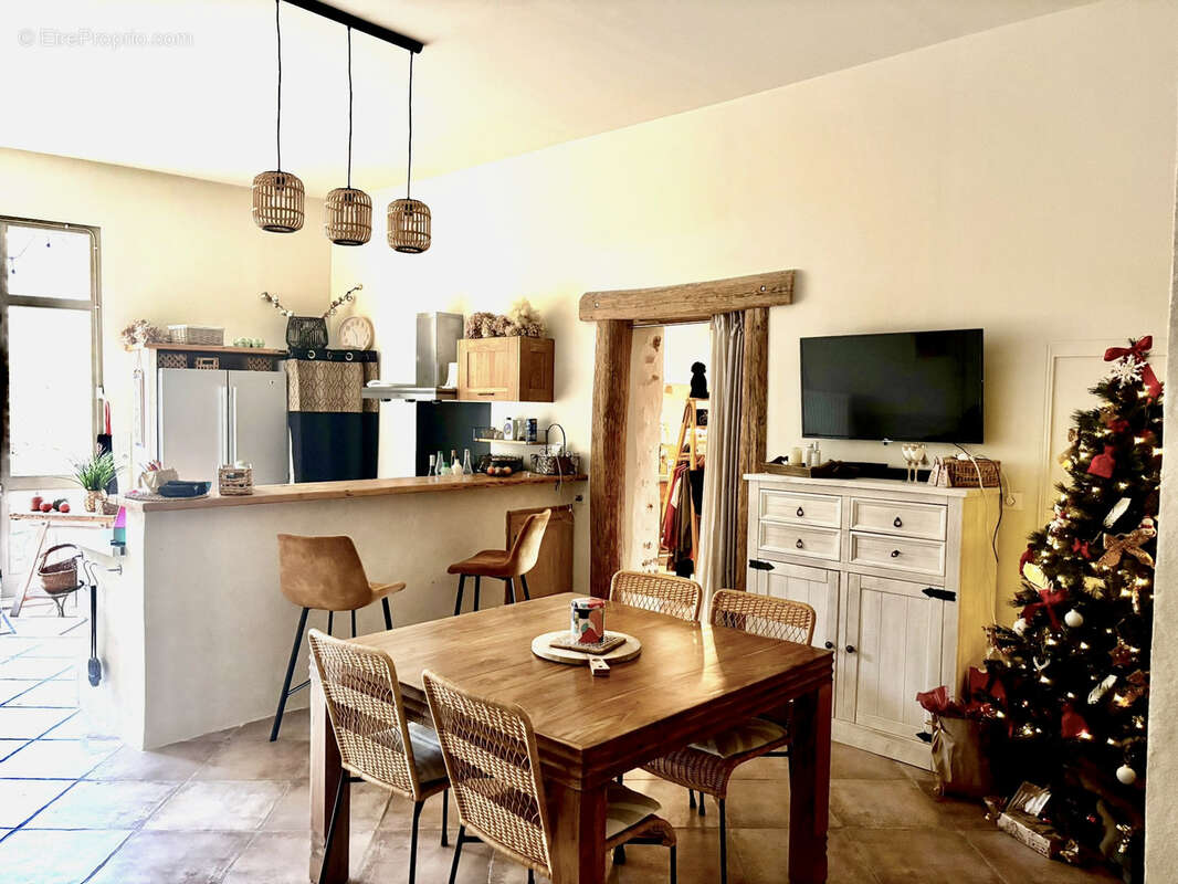 Maison à MONTOULIERS