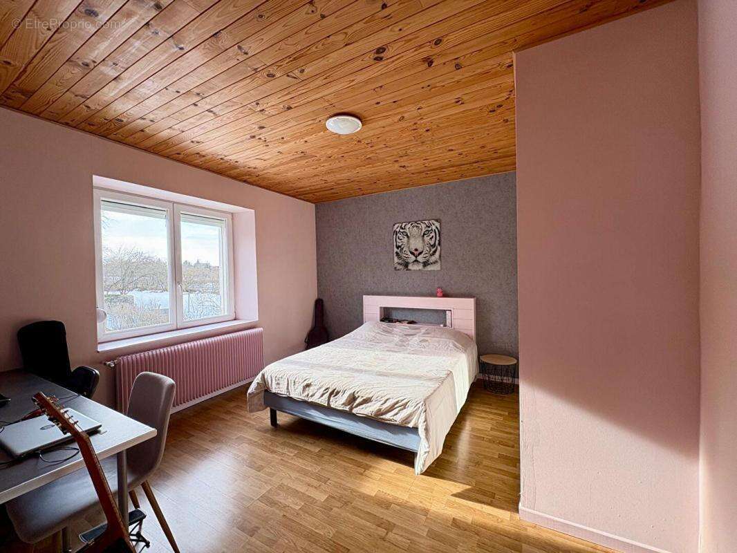 Maison 8 pieces sur terrain de 8 ares 299000 euros - photo 7