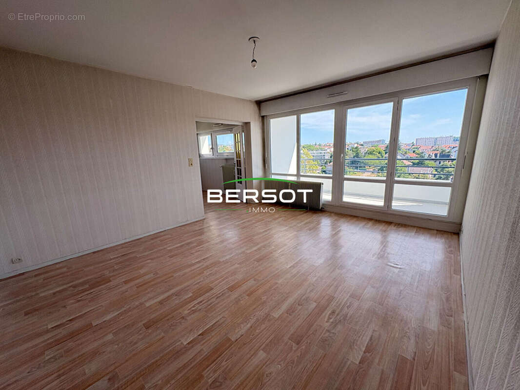Appartement T3 avec balcon et place de parking privative - secteur Viotte - photo 3