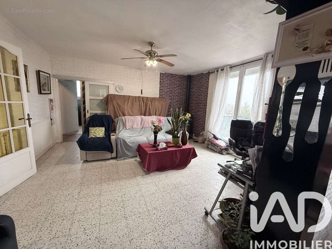 Photo 6 - Maison à LAROCHE-SAINT-CYDROINE