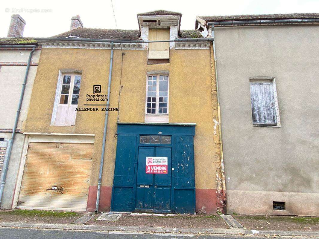 Maison à VILLENEUVE-L&#039;ARCHEVEQUE