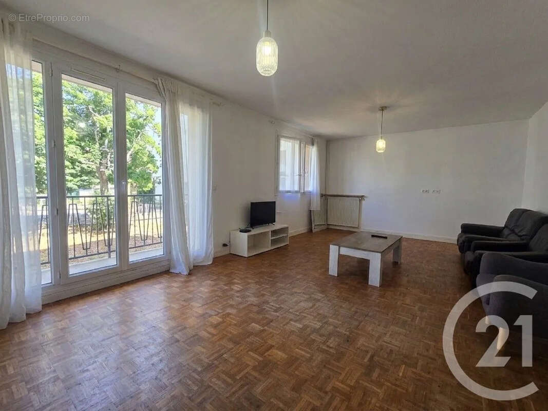 Appartement à SAINT-MAUR-DES-FOSSES