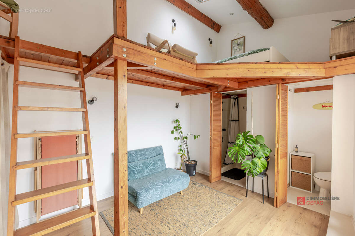 Maison à SAINT-CHAMAS