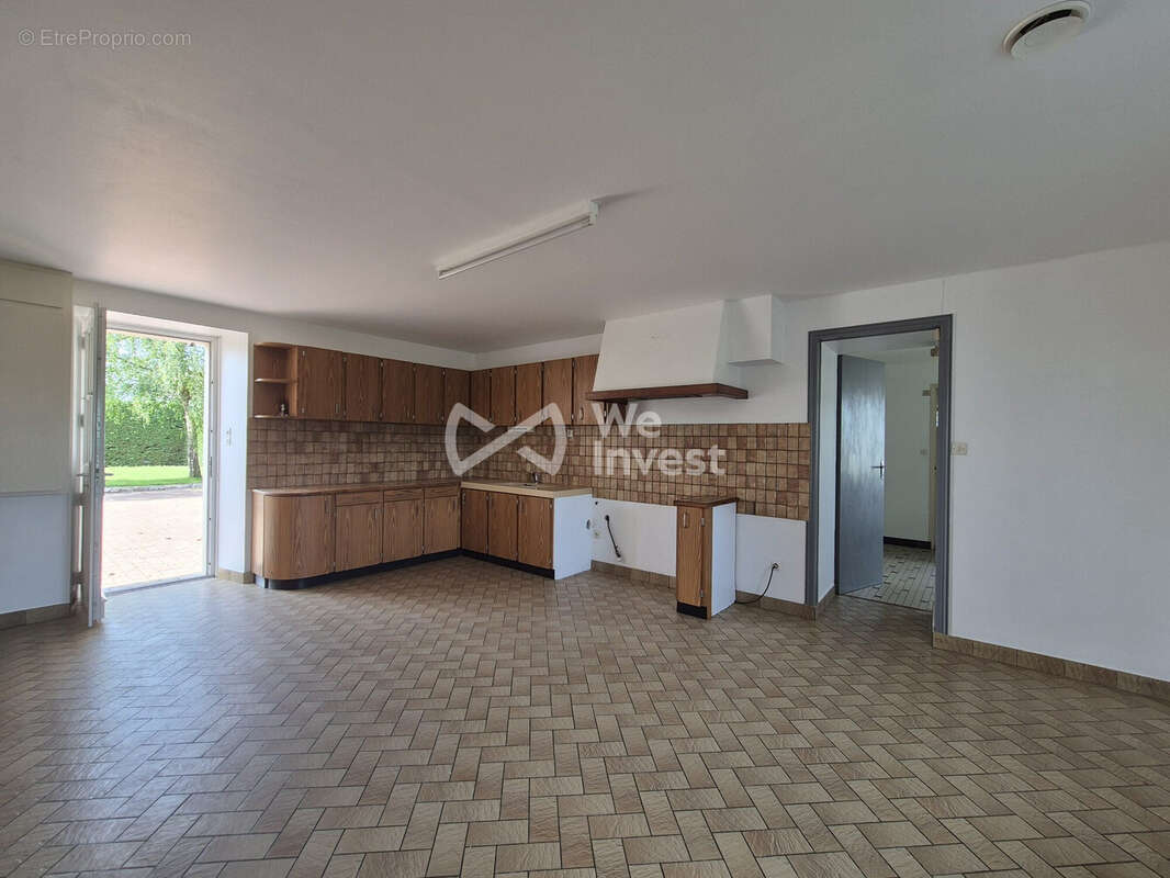 Maison 145 m² à Noyant  - photo 4